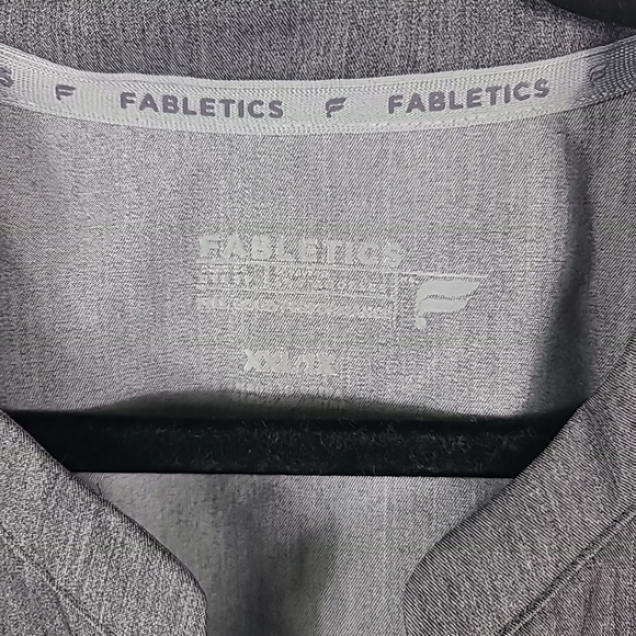 NEW Fabletics Women's Evolve 3-Pocket Scrub Top Sleeveless V-Neck Grey Sz XXL - Picture 3 of 6